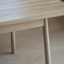 Load image into Gallery viewer, Murphy 4-6 Seater Extendable Oak Dining Table in Natural