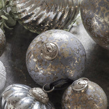 Load image into Gallery viewer, Hallie Metallic Baubles in Silver