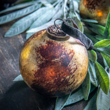 Load image into Gallery viewer, Demelza Set of 6 Marbled Baubles in Antique Gold