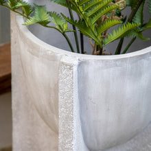Load image into Gallery viewer, Lara Concrete Planter in Grey
