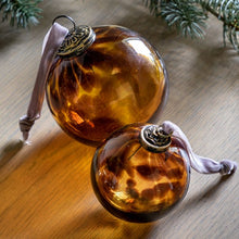 Load image into Gallery viewer, Mabel Set of 6 Baubles in Amber
