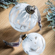 Load image into Gallery viewer, Mabel Set of 4 Baubles in White
