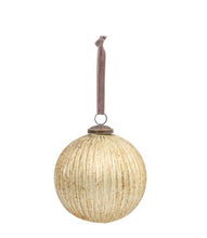 Load image into Gallery viewer, Oriana Set of 6 Baubles in Antique Gold
