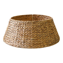 Load image into Gallery viewer, Ivyline Round Foldable Tree Skirt in Wicker 
