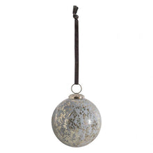 Load image into Gallery viewer, Hallie Metallic Baubles in Silver
