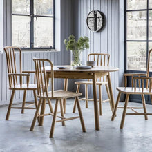 Load image into Gallery viewer, Murphy 4-6 Seater Extendable Round Oak Dining Table in Natural
