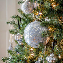 Load image into Gallery viewer, Hallie Metallic Baubles in Silver
