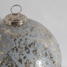 Load image into Gallery viewer, Hallie Metallic Baubles in Silver
