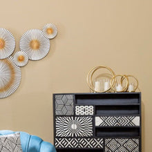 Load image into Gallery viewer, Noreen Candle Holder in Gold
